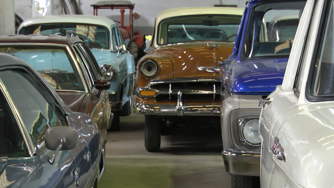 Bursalı koleksiyoner klasik otomobillere tutkuyla bağlı